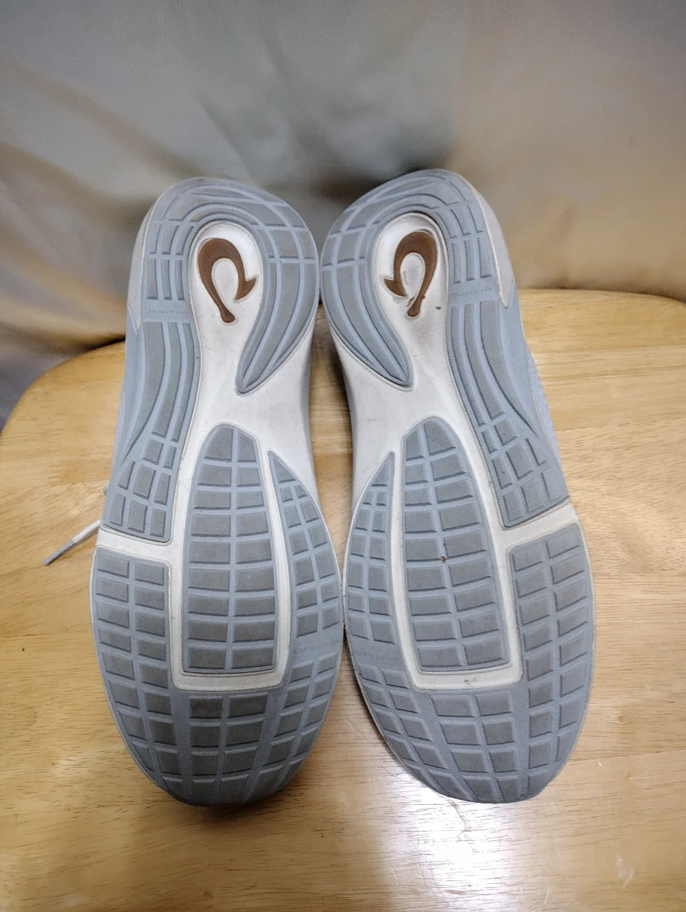 OluKai Kaholo men's Size 11.5 Sneakers Athletic Trainer Shoes Off White Outdoor